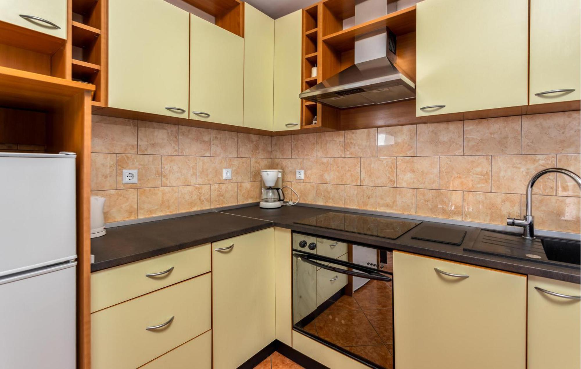 Cozy Apartment In Novi Vinodolski With Kitchen Kültér fotó