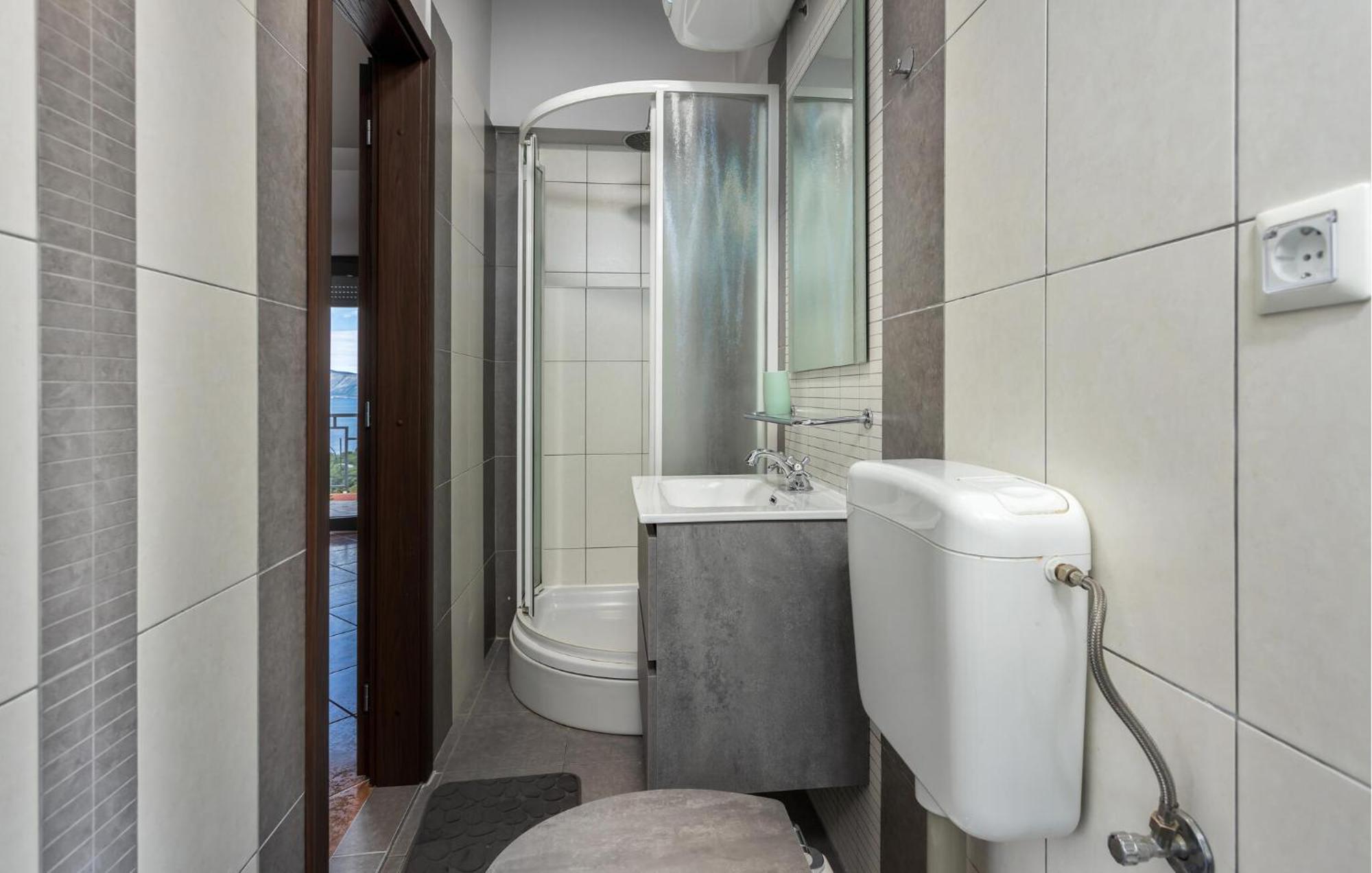 Cozy Apartment In Novi Vinodolski With Kitchen Kültér fotó