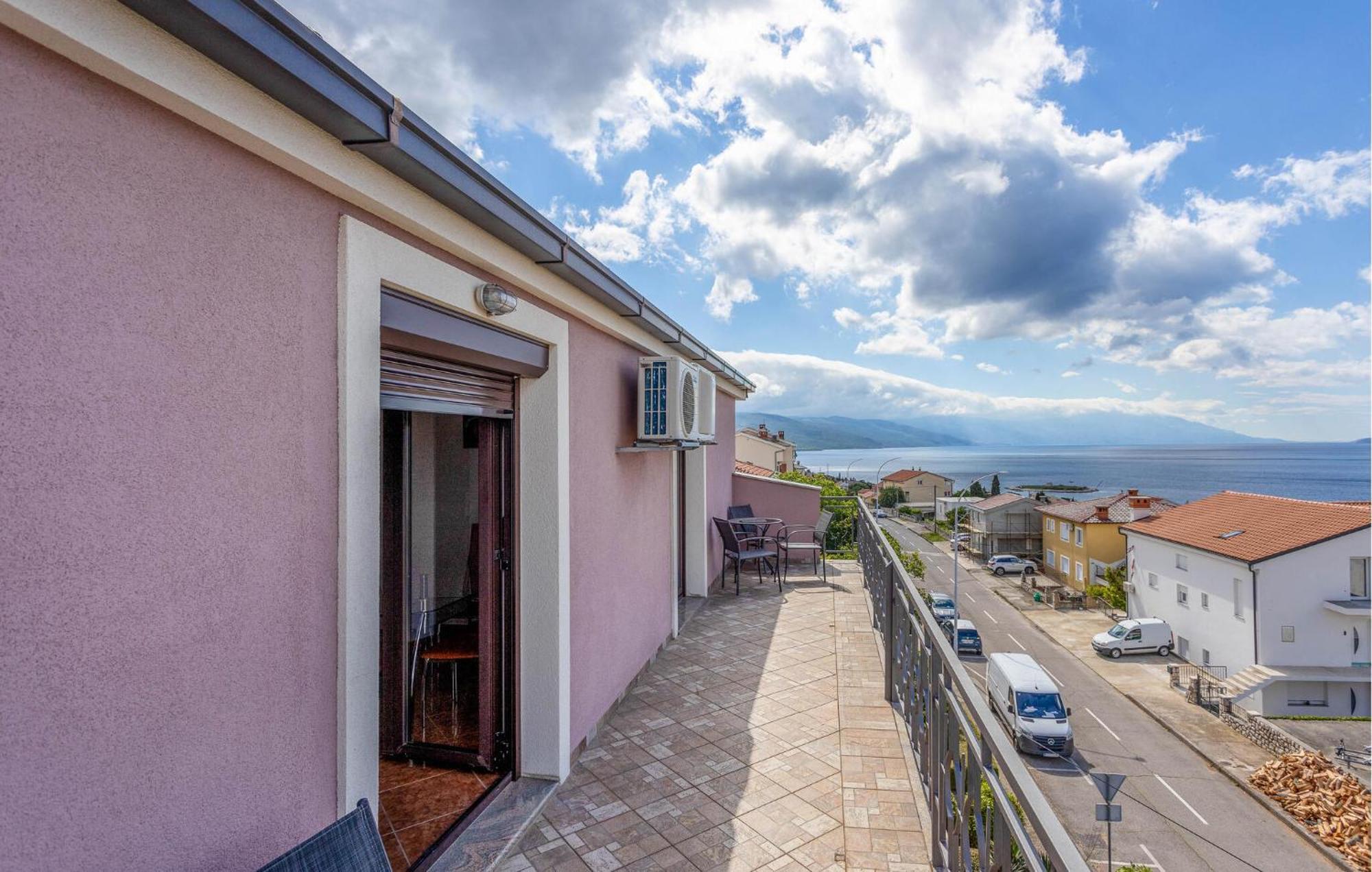 Cozy Apartment In Novi Vinodolski With Kitchen Kültér fotó